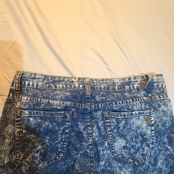 Woman’s skinny - Picture 2 of 2